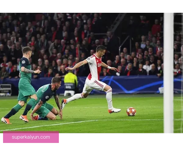 新赛季足球冠军争夺战将引发激烈角逐，专家预测表现值得关注